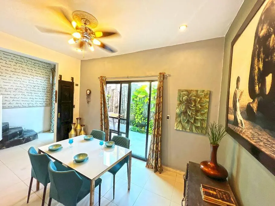 Apartamento Beachside Oasis ! Spacious ½ Block From The Beach Puerto Morelos