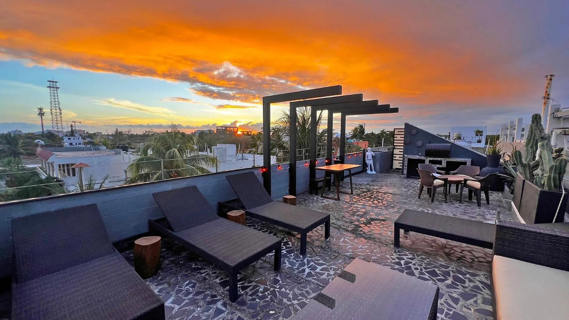 Beachside Oasis ! Spacious ½ Block From The Beach Puerto Morelos 0*,  México